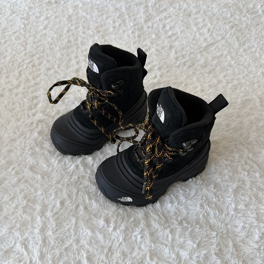 The North Face Youth Chilkat V Lace Waterproof Winter Boots Black